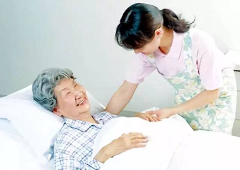 如何为失能老人提供专业而贴心的照护服务?